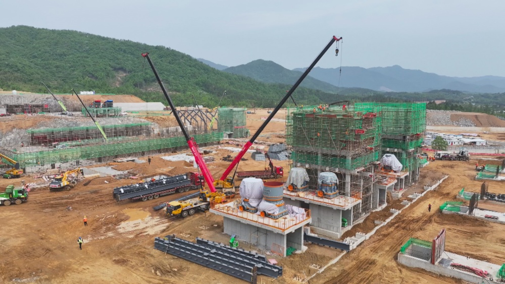 圖為桐城楓香嶺礦山項目建設現場.jpg