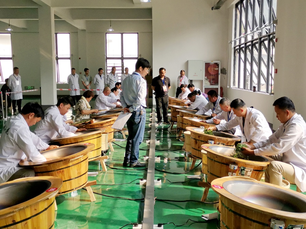 茶葉加工現(xiàn)場3.jpg