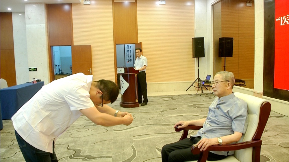 名醫傳幫帶活動 行拜師禮(1).jpg