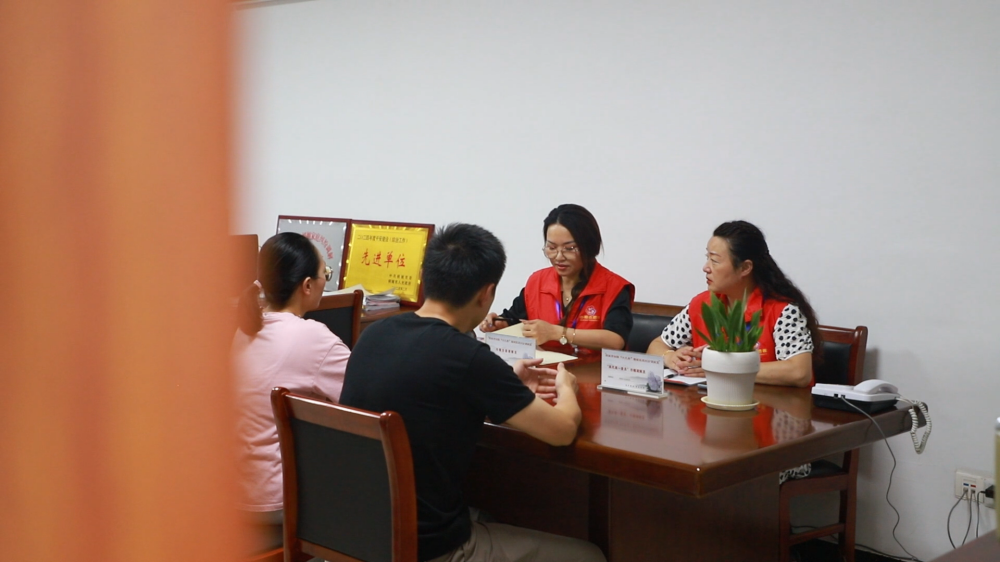 桐城“六尺巷”婚調室：以和為貴解家事 巾幗力量促和諧2 (1)_副本.png